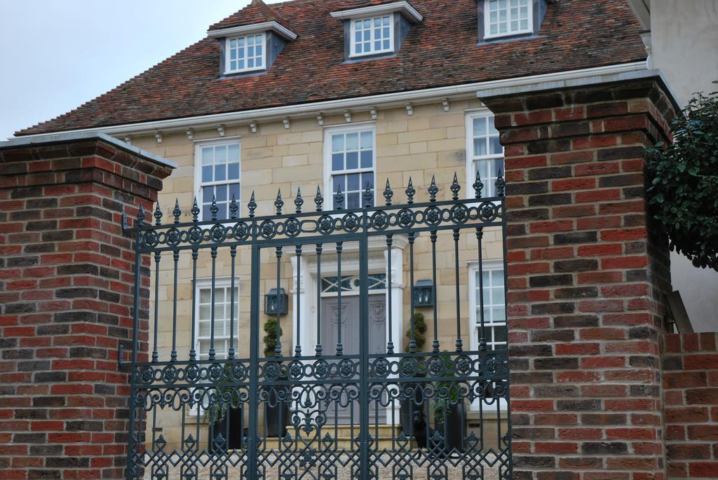 Bed and Breakfast Montpellier House Newport Pagnell Zewnętrze zdjęcie